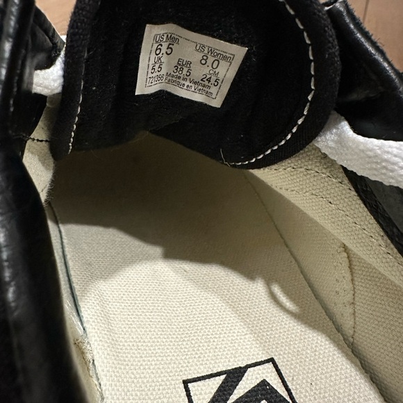 Vans Black and White Low-Top Shoes - Picture 5 of 5